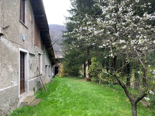casa indipendente in vendita ad Ovada in zona Gnocchetto