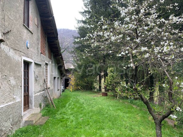 casa indipendente in vendita ad Ovada in zona Gnocchetto