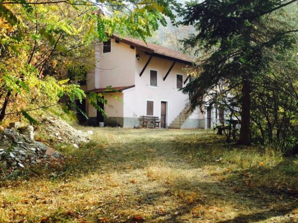 casa indipendente in vendita ad Ovada in zona Costa