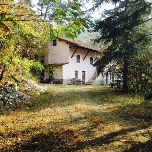 casa indipendente in vendita ad Ovada in zona Costa