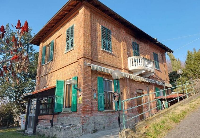 casa indipendente in vendita ad Ovada