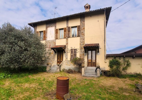 casa indipendente in vendita ad Ovada in zona San Lorenzo
