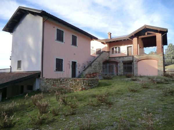 casa indipendente in vendita ad Ovada