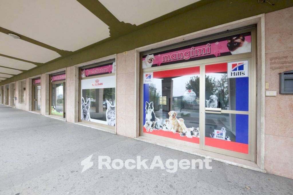 locale commerciale in vendita ad Ovada