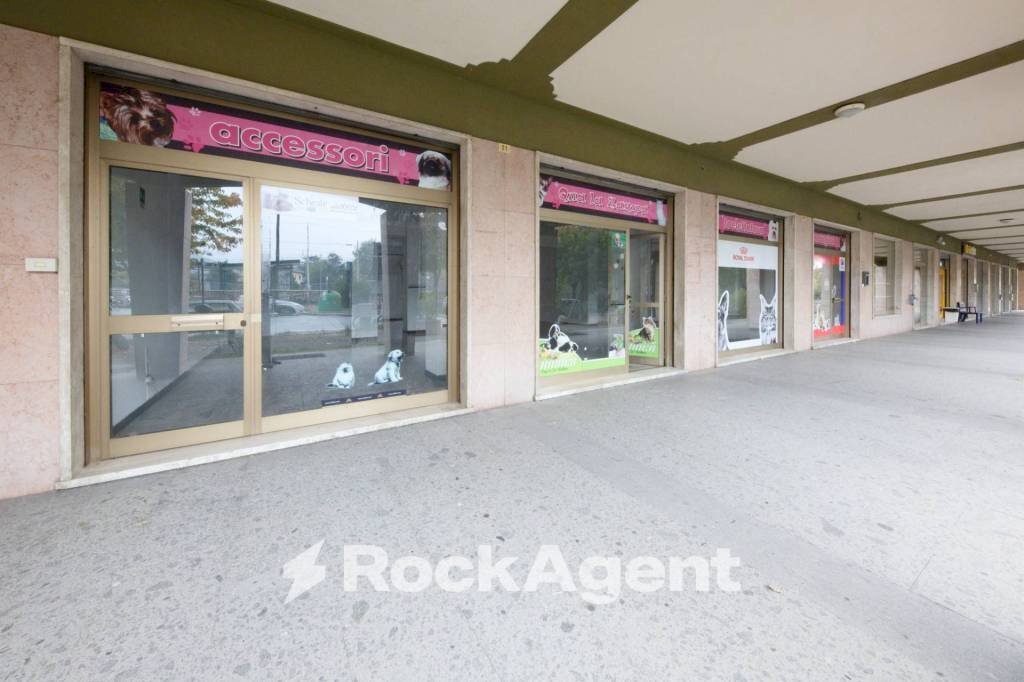 locale commerciale in vendita ad Ovada