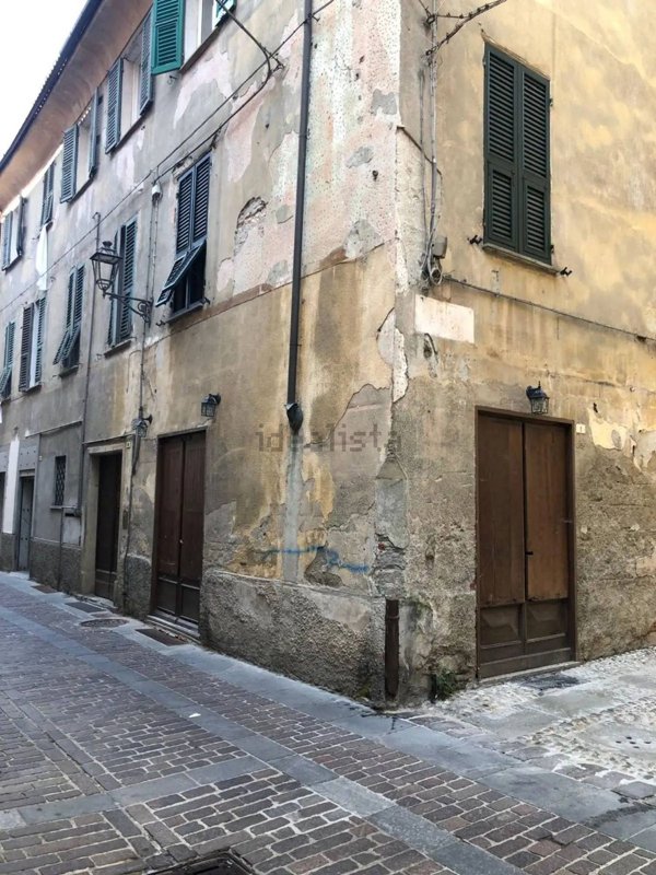 locale commerciale in vendita ad Ovada