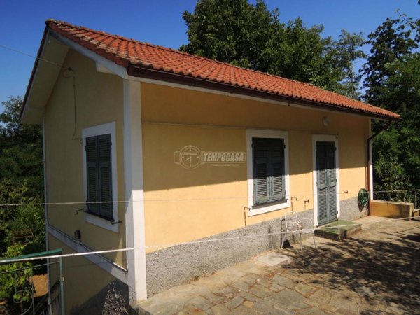 casa indipendente in vendita ad Ovada in zona Costa