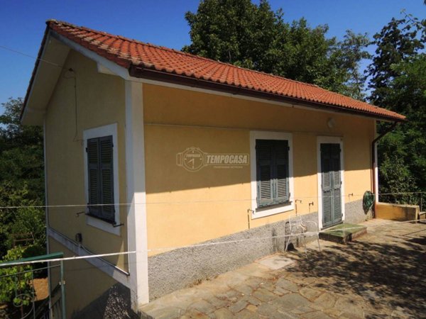casa indipendente in vendita ad Ovada in zona Costa