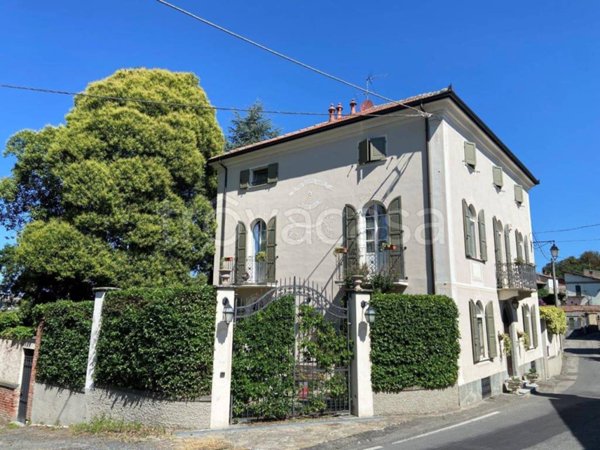 casa indipendente in vendita ad Ovada in zona Grillano