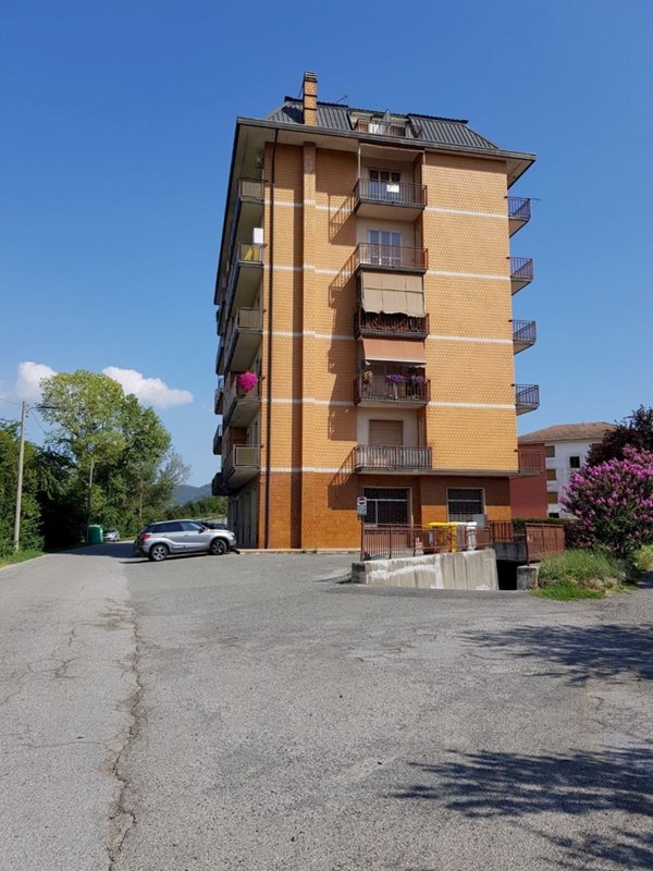 appartamento in vendita ad Ovada in zona Costa