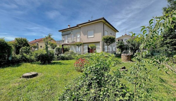 casa indipendente in vendita ad Ovada