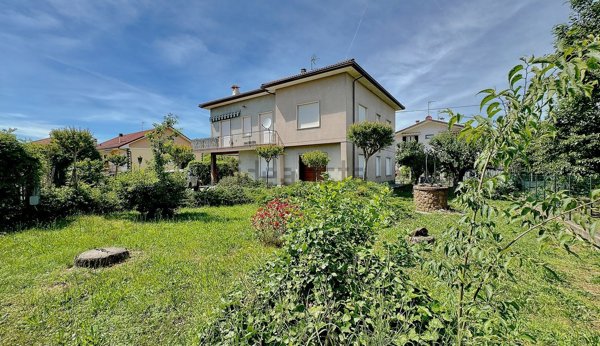 casa indipendente in vendita ad Ovada