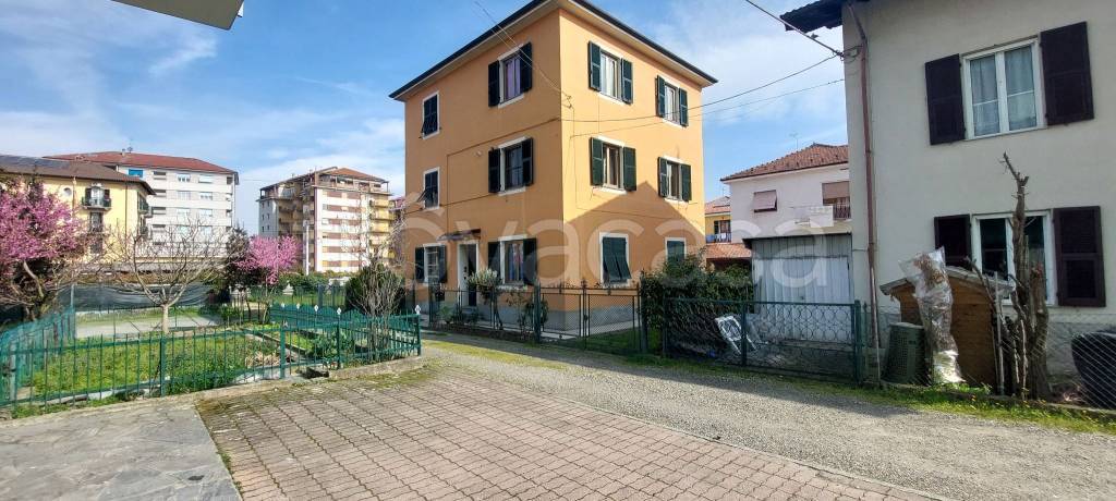 appartamento in vendita ad Ovada in zona Costa