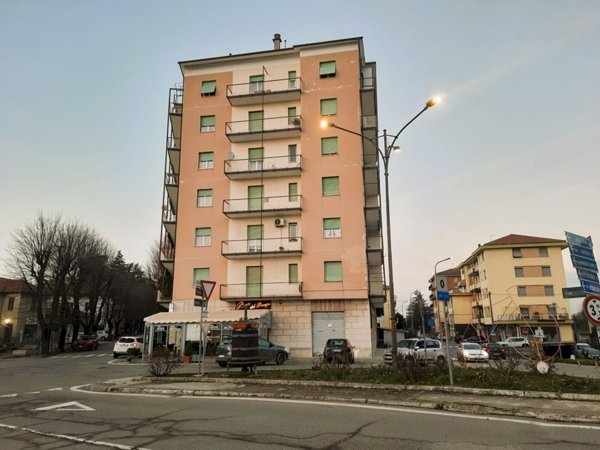 locale commerciale in vendita ad Ovada