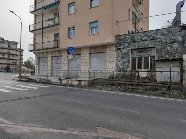 locale commerciale in vendita ad Ovada