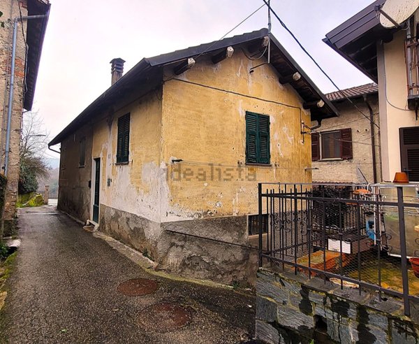 casa indipendente in vendita ad Ovada in zona Costa