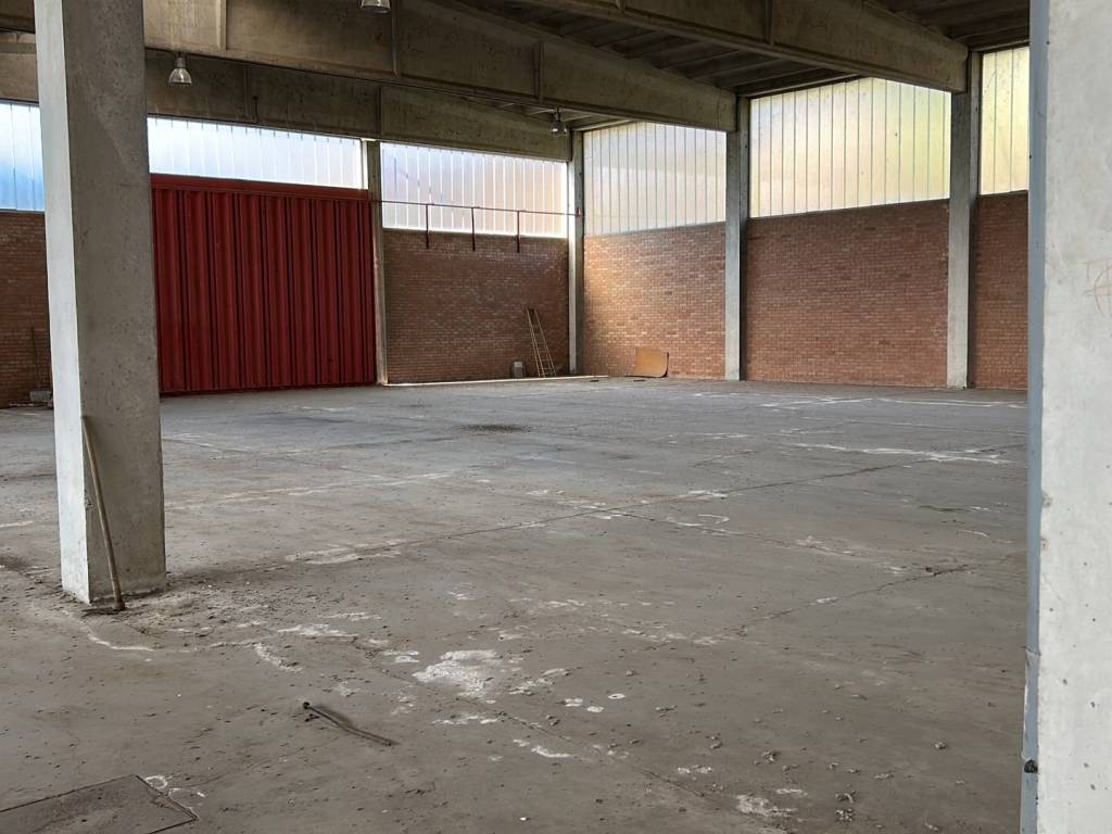 locale commerciale in vendita ad Ovada