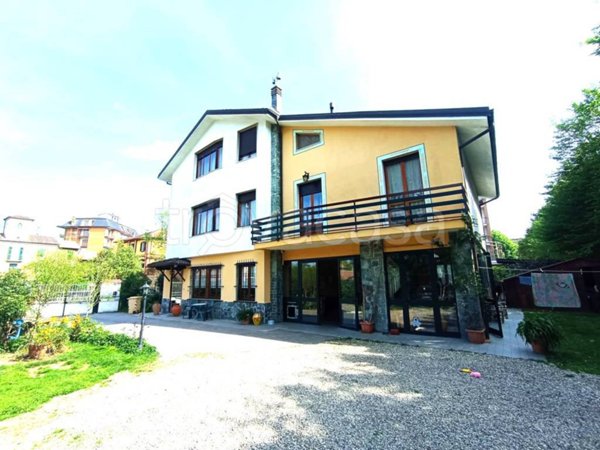 casa indipendente in vendita ad Ovada in zona Costa