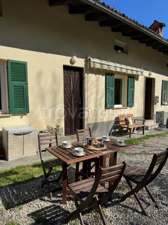 casa indipendente in vendita ad Ovada in zona Grillano