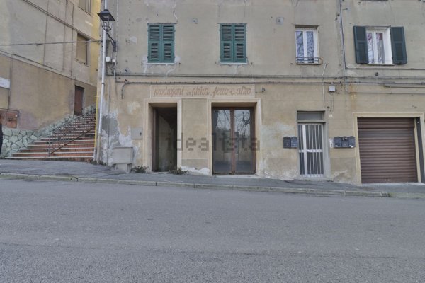 locale commerciale in vendita ad Ovada