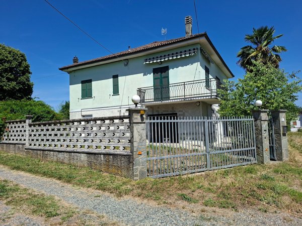 casa indipendente in vendita ad Ovada