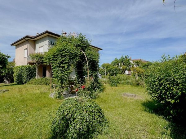 casa indipendente in vendita ad Ovada