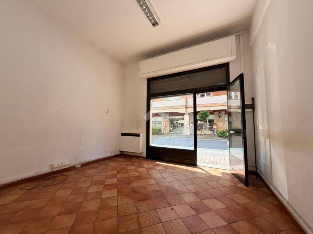 negozio in vendita ad Ovada