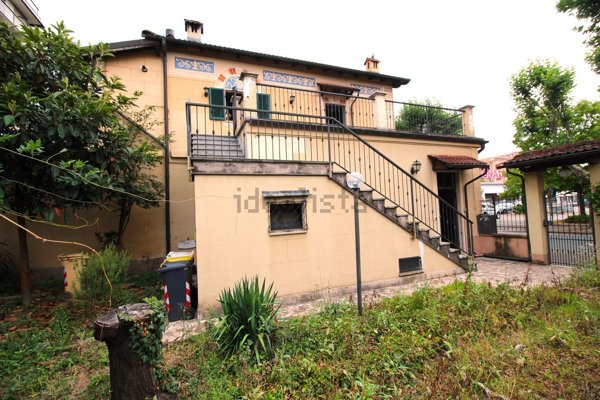 casa indipendente in vendita ad Ovada