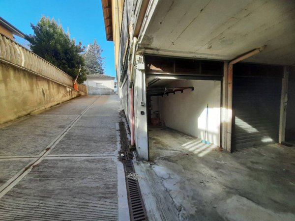 box auto in vendita ad Ovada