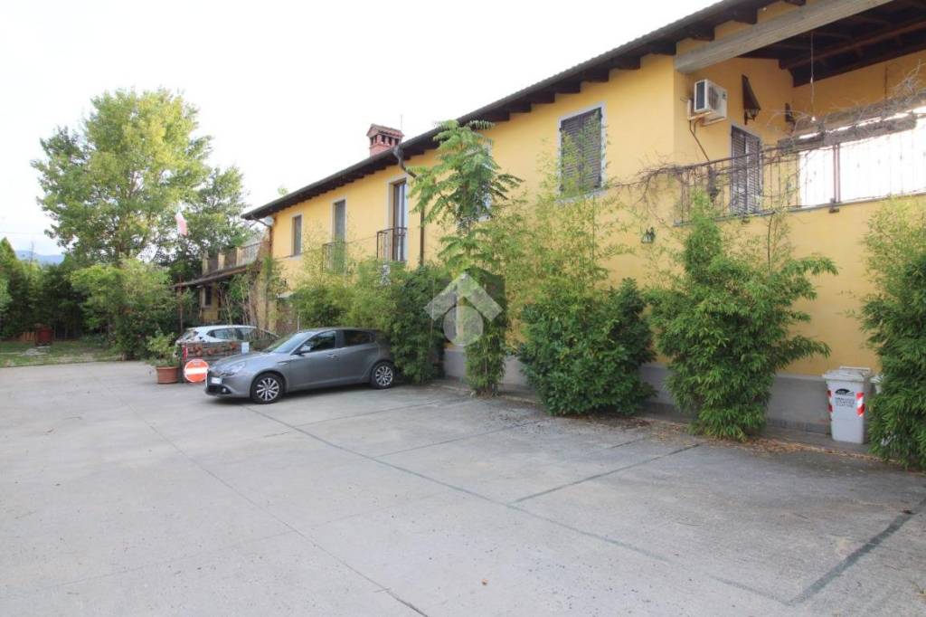 casa indipendente in vendita ad Ovada in zona Costa