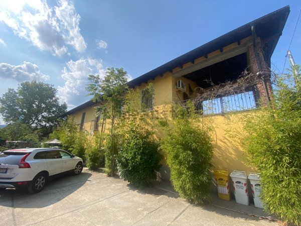 casa indipendente in vendita ad Ovada in zona Costa