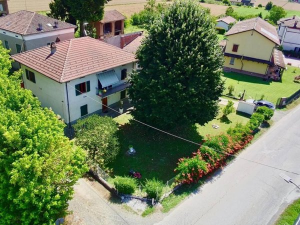 casa indipendente in vendita ad Oviglio in zona Rampina