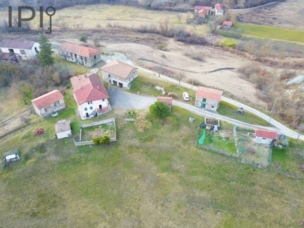 casa indipendente in vendita a Pareto in zona Roboaro