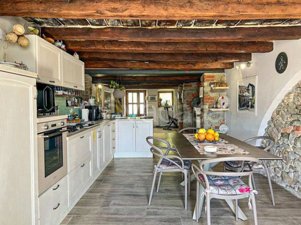 casa indipendente in vendita a Pareto
