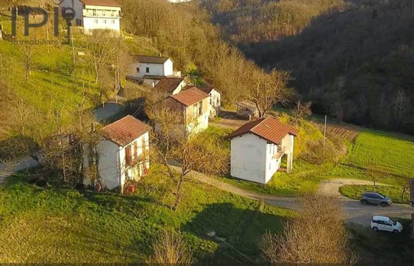 casa indipendente in vendita a Pareto