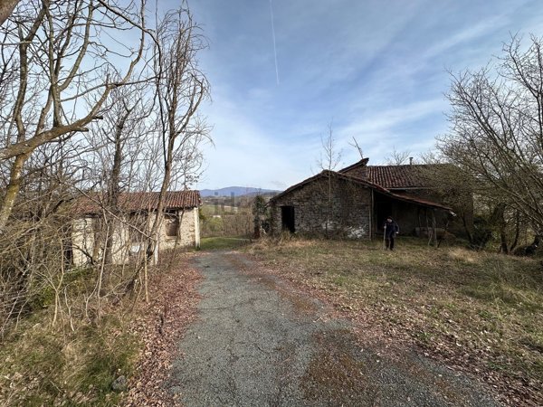 casale in vendita a Pareto