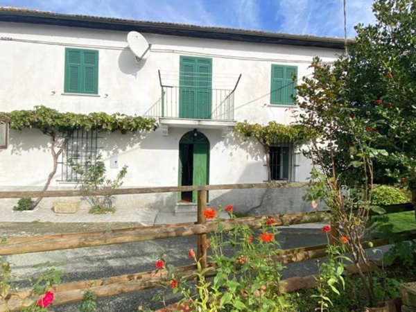 casa indipendente in vendita a Pareto in zona Miogliola
