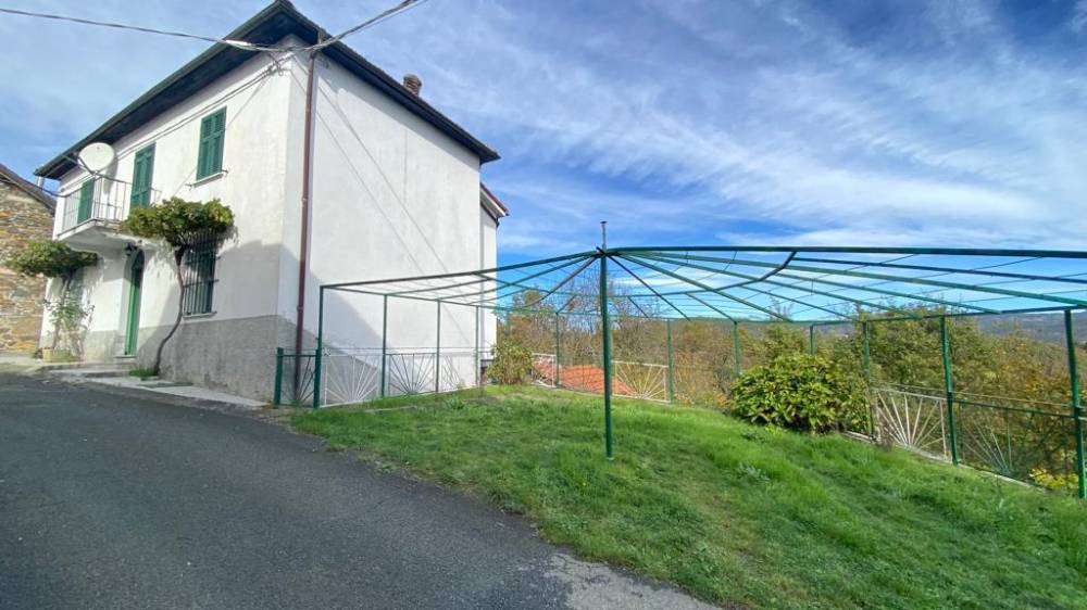 casa indipendente in vendita a Pareto in zona Miogliola