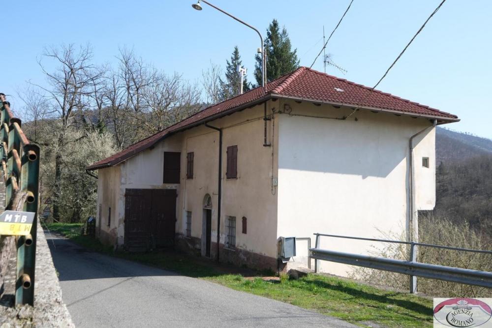 casa indipendente in vendita a Pareto in zona Miogliola