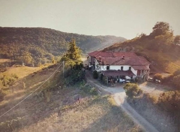 casa indipendente in vendita a Pareto in zona Roboaro