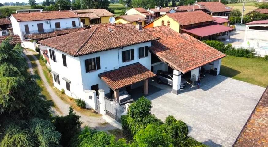 casa indipendente in vendita a Borghetto Lodigiano