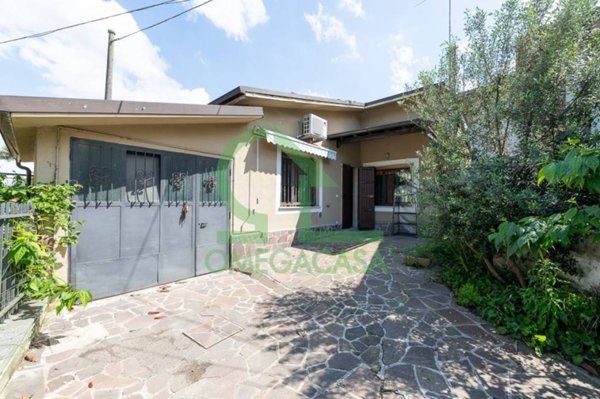 casa indipendente in vendita a Borghetto Lodigiano in zona Casoni
