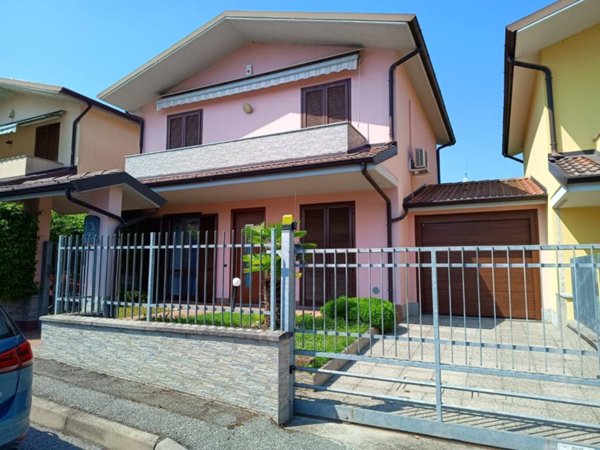 casa indipendente in vendita a Borghetto Lodigiano