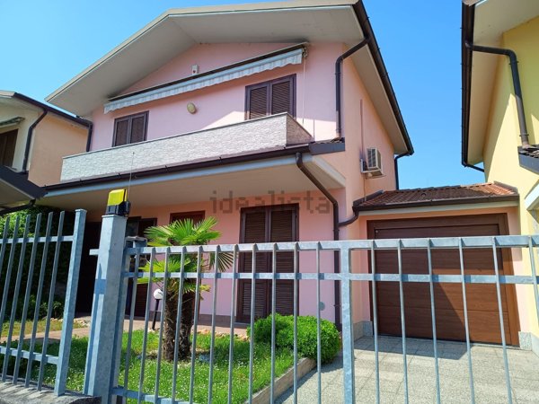 casa indipendente in vendita a Borghetto Lodigiano