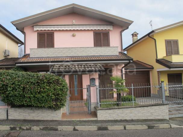 casa indipendente in vendita a Borghetto Lodigiano