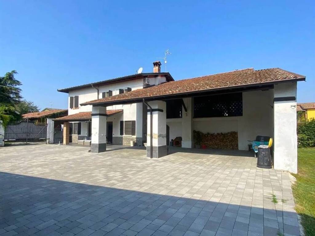 casa indipendente in vendita a Borghetto Lodigiano