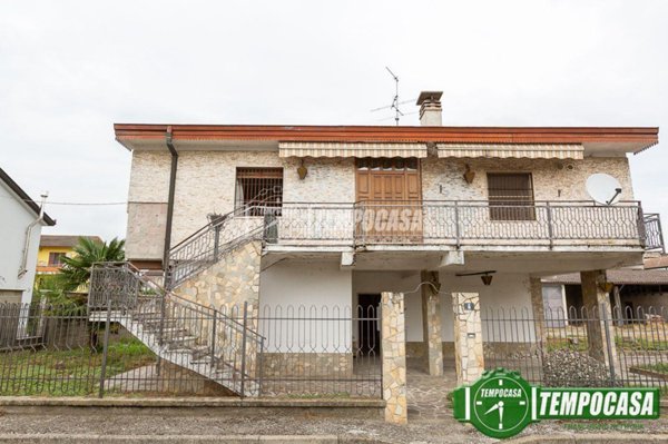 casa indipendente in vendita a Borghetto Lodigiano