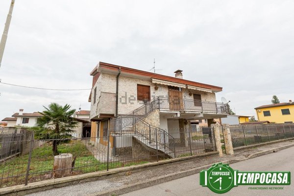 casa indipendente in vendita a Borghetto Lodigiano