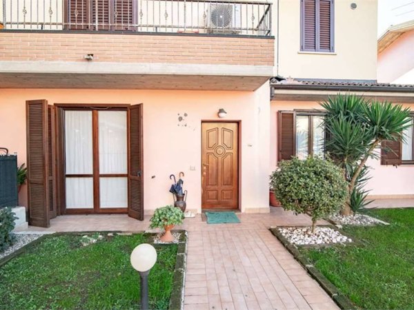 appartamento in vendita a Borghetto Lodigiano in zona Proprio