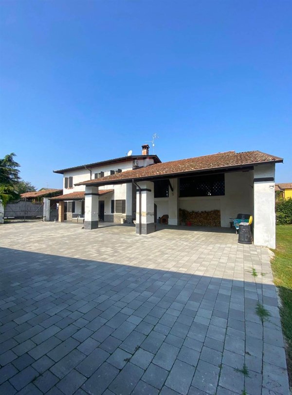casale in vendita a Borghetto Lodigiano in zona Fornaci